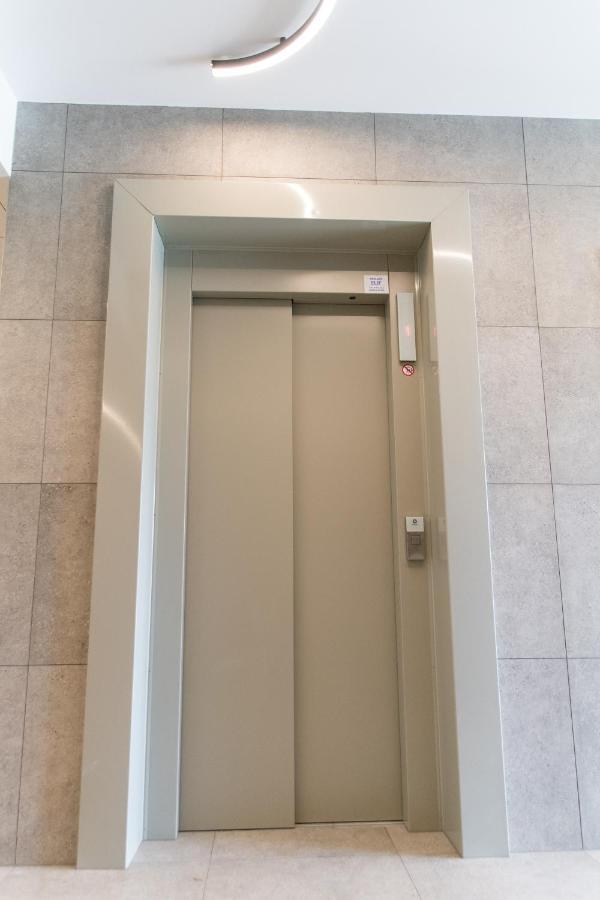 Raadiraja Kodu Erm'i Laehedal, Raadiraja 22 Apartment